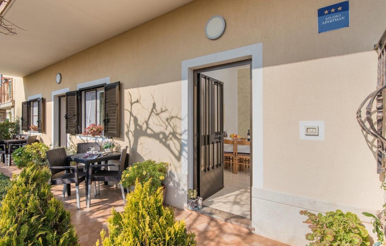 Apartment Complex Orzan Lovrecica מראה חיצוני תמונה